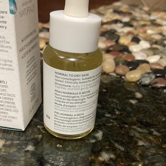 🆕 Mary Kay Naturally Nourishing Oil! 💥 - Picture 6 of 10